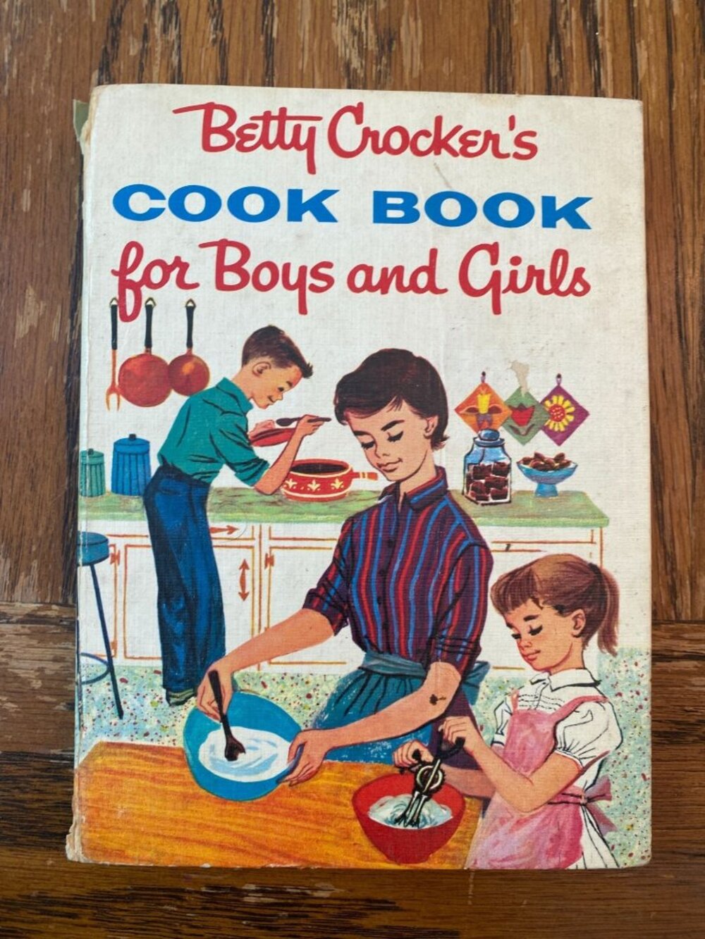 Vintage Betty Crocker's Cook Book For Boys And Girls White HC 1957 USA Recipes